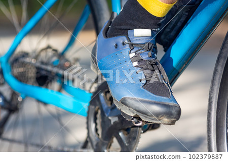 Close-up - foot of an athlete during a cycling race. 102379887