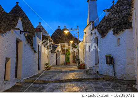 Cityscape of Alberobello before dawn 102380781