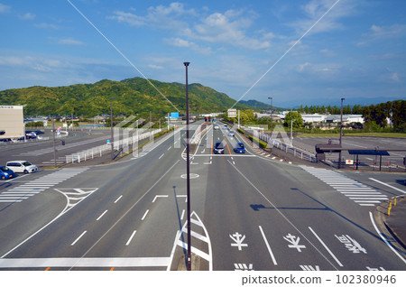 松基地旁路交叉路口往松基地交流道 松基地旁路交叉路口往松基地交流道 102380946