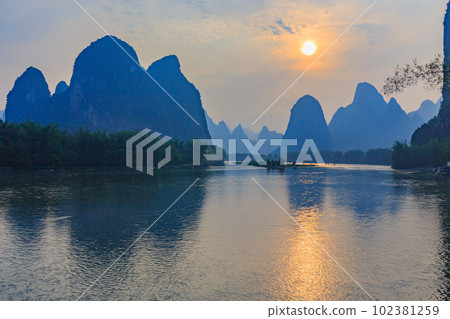 Stunning scenery at sunset in Guilin, China Stunning scenery at sunset in Guilin, China 102381259
