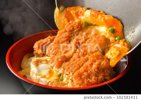 豬排碗，上菜 102381431