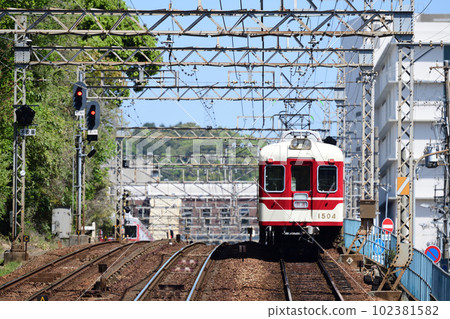 A Kobe Electric Railway train running on a slope A Kobe Electric Railway train running on a slope 102381582