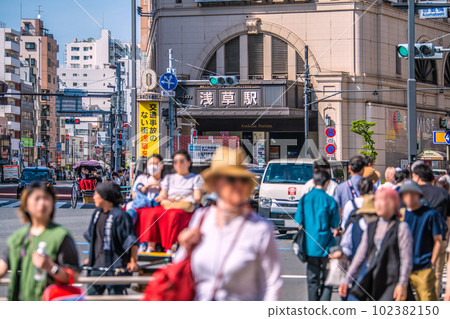 Tokyo cityscape in Japan May/GW. The area in front of Asakusa Station is bustling before the corona disaster. Even those without a mask ... = 5th / Children's Day Tokyo cityscape in Japan May/GW. The area in front of Asakusa Station is bustling before the corona disaster. Even those without a mask ... = 5th / Children's Day 102382150