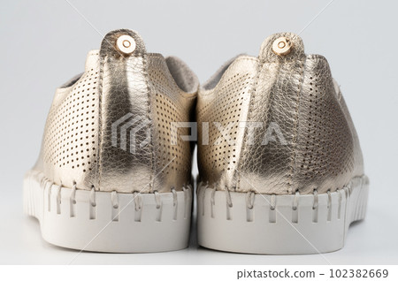 Back view of shiny casual shoes 102382669