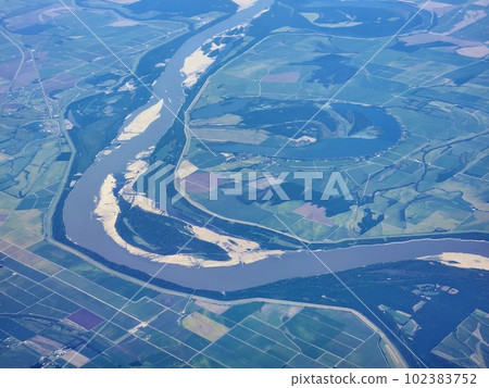 Aerial view of Mississippi River and surrounding fields near Memphis Tennessee. 102383752