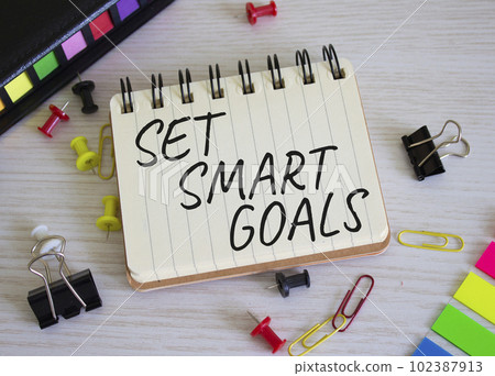 Set smart goals symbol. Concept words Set smart goals on white notebook. Beautiful wooden background. Business and Set smart goals concept. Copy space. 102387913