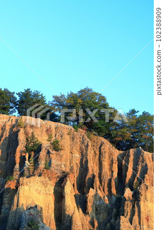 [Tokushima Prefecture] Awa's earthen pillars at dusk (the world's three largest earthen pillars, a national natural monument) 102388909