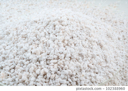 Perlite for plants. neutral material of volcanic origin Perlite for plants. neutral material of volcanic origin 102388960