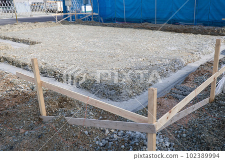 房屋混凝土地基、碎石路面、廢棄混凝土 102389994