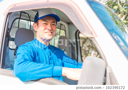 開卡車的人（搬家，送貨，輕貨司機，送貨上門，送貨員，快遞服務） 102390172