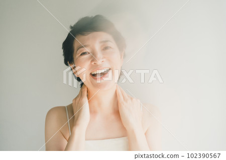 female, lady, woman 102390567