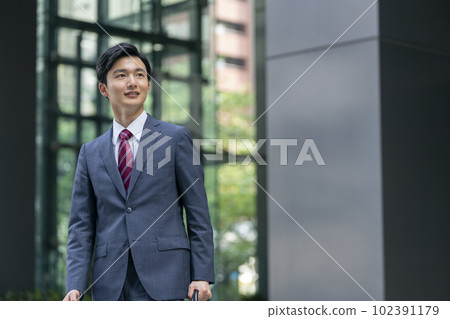 Young businessman portrait 102391179