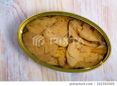 Open tin can of tuna in oil 102392009