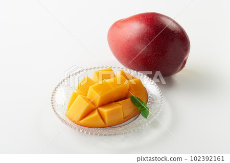 白色背景上的芒果(歐文品種) 白色背景上的芒果(歐文品種) 102392161