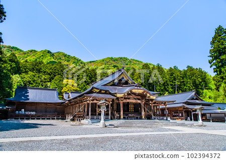 新潟彌彥神社～拜堂～ 102394372