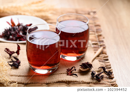 Roselle tea in glass with dried roselle, Herbal drink for reduction in blood pressure Roselle tea in glass with dried roselle, Herbal drink for reduction in blood pressure 102394452