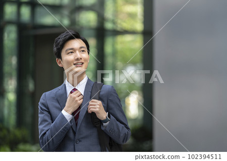 Young businessman portrait 102394511