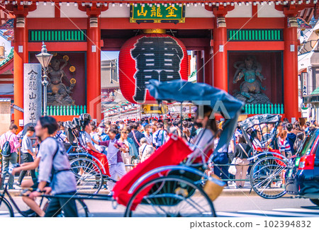 Tokyo cityscape in Japan May/GW. Sensoji Temple is bustling before the corona disaster. The number of people without a ma is also increasing… Rickshaw = 5 days Tokyo cityscape in Japan May/GW. Sensoji Temple is bustling before the corona disaster. The number of people without a ma is also increasing… Rickshaw = 5 days 102394832