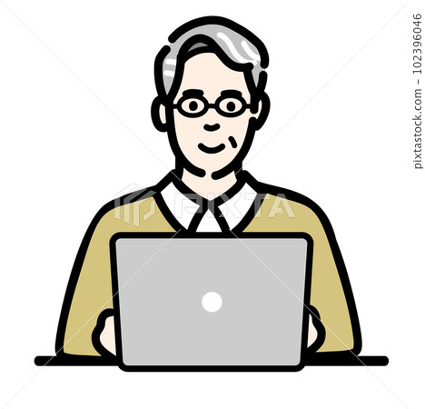 戴眼鏡的老人坐在筆記本電腦前微笑 102396046