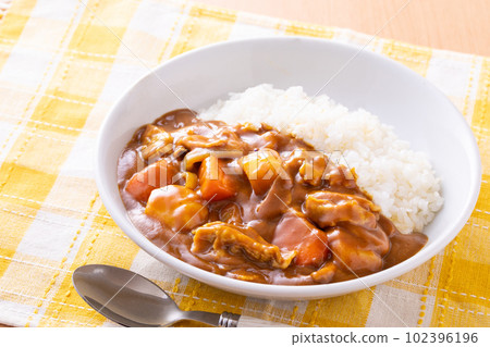 吃咖哩豬肉 吃咖哩豬肉 102396196