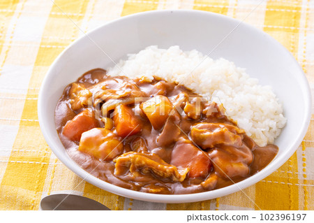 eat pork curry 102396197