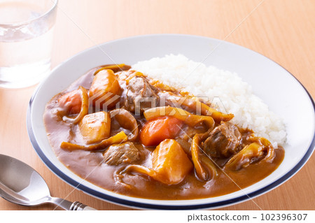 吃咖哩牛肉 吃咖哩牛肉 102396307