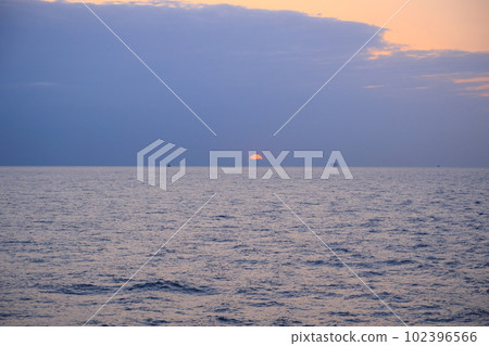 Sunrise over the Pacific from a boat 102396566