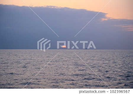 Sunrise over the Pacific from a boat 102396567