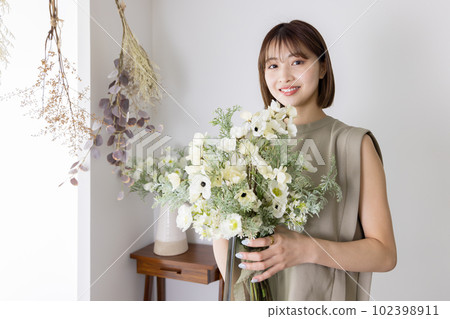 一束的女人 102398911