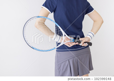 Tennis woman image 102399148