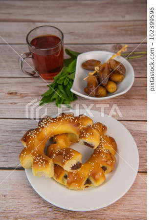 Recipe Maarouk of Aleppo, soft brioche with date paste Recipe Maarouk of Aleppo, soft brioche with date paste 102399596