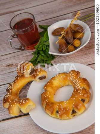 Recipe Maarouk of Aleppo, soft brioche with date paste Recipe Maarouk of Aleppo, soft brioche with date paste 102399600