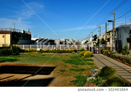 世田谷大田站和梅丘站之間的新開發區,從世田谷大田站西南口可以看到富士山 世田谷大田站和梅丘站之間的新開發區,從世田谷大田站西南口可以看到富士山 102401664