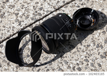 掉在路上壞了的標準變焦鏡頭 102403185
