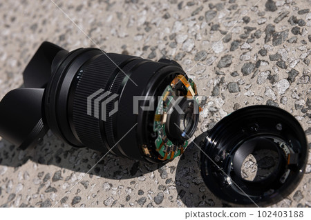 A standard zoom lens that was dropped on the road and broke 102403188