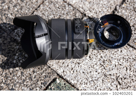 掉在路上壞了的標準變焦鏡頭 掉在路上壞了的標準變焦鏡頭 102403201