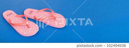 Beach accessories. Flip flops and starfish on colored background. Top view Mock up with copy space 102404036