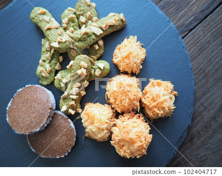 3 種餅乾 Cocoa Diamant Coconut Roche Matcha Baton Marais Choux 102404717