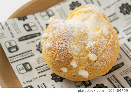 Cream puff Cream puff 102404799