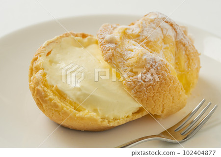 Cream puff Cream puff 102404877