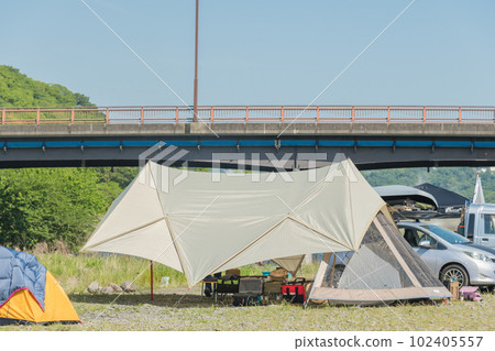 [在中津川安細橋的河床上露營] 102405557