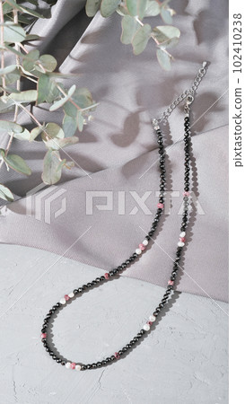 hand made jewellry chocker made of round beads. vertical size. accessories for teens, hippie style. 102410238