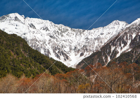Kamikochi of the remaining snow Kamikochi of the remaining snow 102410568