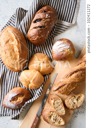 Various bread 102411272