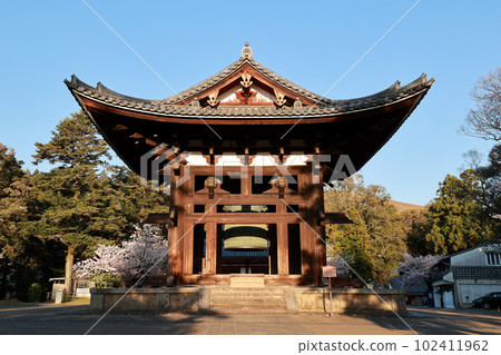 Japan's three famous bells, Todaiji National Treasure "Nara Taro" Japan's three famous bells, Todaiji National Treasure "Nara Taro" 102411962