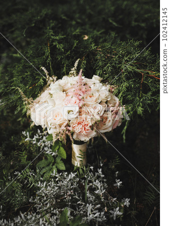 romantic wedding bouquet. romantic wedding bouquet. 102412145