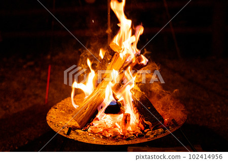 燃燒的篝火 燃燒的篝火 102414956