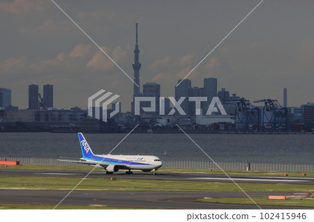 A passenger plane starting its takeoff run. A passenger plane takes off with Tokyo Skytree in the background. A passenger plane starting its takeoff run. A passenger plane takes off with Tokyo Skytree in the background. 102415946