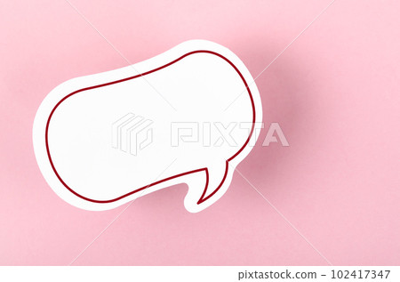 The Speech bubble with copy space communication talking speaking concepts on pink color background. 102417347