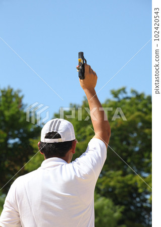 Start with the pistol signal 102420543